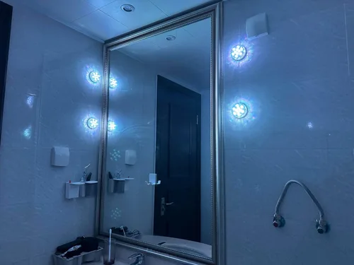 Vista 9 de Luces de Tocador de Baño Inalámbricas, Operadas a Batería, Impermeables, Luz LED para Ducha, Spa, Baño, Sobre Espejo, Pared, Techo, Control Remoto