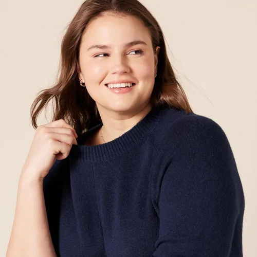 Vista 3 de Tienda Essentials Suéter de cuello redondo de manga larga suave al tacto para mujer
