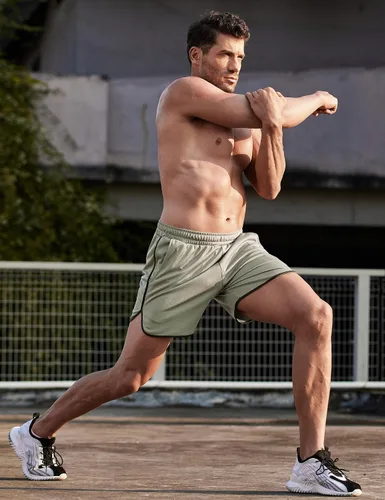 Vista 3 de COOFANDY Pantalones cortos de entrenamiento para hombre de 5 pulgadas, paquete de 2 pantalones cortos deportivos de secado rápido con bolsillos