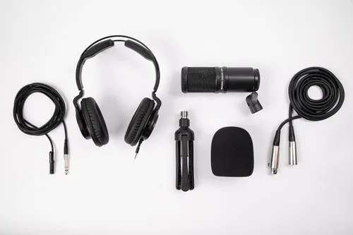 Vista 6 de Zoom El paquete de micrófono para podcast ZDM-1 incluye micrófono dinámico, auriculares, trípode, parabrisas y cable XLR Incluye micrófono