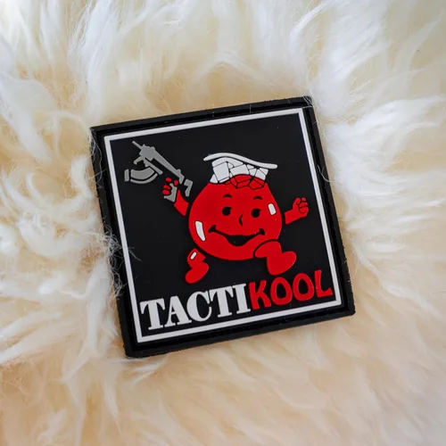 Vista 4 de Tactikool Juice Punch Man - Parodia táctica PVC Moral Patch PVC flexible suave 2.4 x 2.4 pulgadas Parte trasera de Diseño de parodia táctica