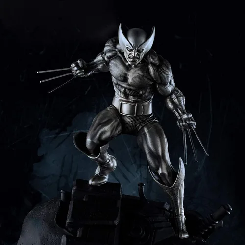 Vista 8 de Royal Selangor Estatua victoriosa de Wolverine de edición limitada de peltre de la colección Marvel acabada a mano