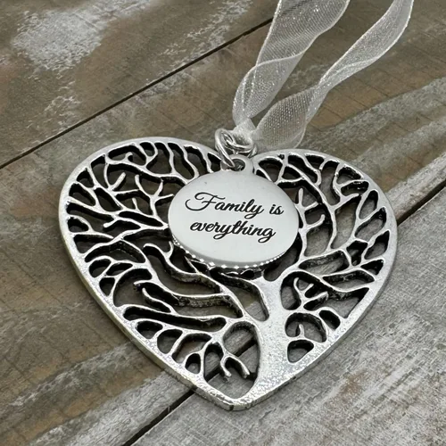 Vista 2 de Adorno familiar, adorno de corazón de árbol de la vida, Family is Everything, familia, adorno de Navidad para mamá, decoración del hogar, adorno