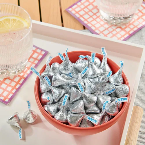 Vista 5 de HERSHEY'S KISSES - Bolsa a granel de chocolate con leche, 60 onzas