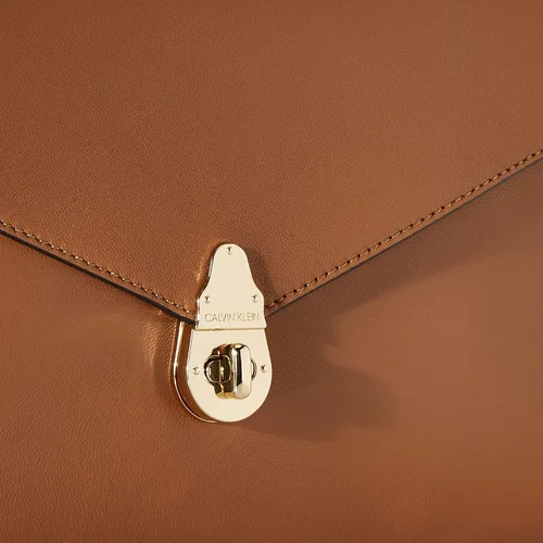 Vista 5 de Calvin Klein Soft Lock - Bolso bandolera grande convertible de piel de cordero