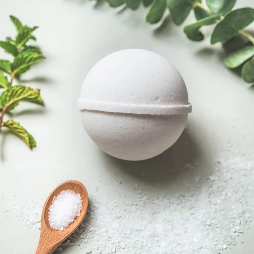 Vista 2 de LA SALT CO Breathe - Bomba de baño, 8 onzas, grande, hecha a mano con ingredientes naturales, sal del Himalaya rica en minerales, libre de crueldad
