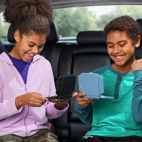 Vista 10 de Hasbro Grab and Go! Paquete (paquete de 4), juegos de mesa de viaje para niños, acorazado, Connect 4, ¿Adivina quién?, juegos de hipopótamos