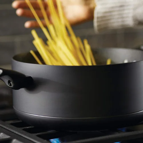 Vista 2 de Farberware Power Base - Sartén antiadherente anodizada dura con mango auxiliar y tapa, 12.25 pulgadas, negro mate
