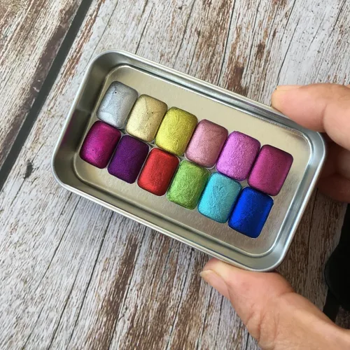 Vista 3 de Sartenes de acuarela vacías con rayas magnéticas – 100 piezas de plástico de 0.0 fl oz kits de sartenes para bricolaje acuarelas o acrílicos pintura