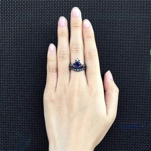 Vista 4 de Anillo de novia para parejas, anillo de claddagh negro con forma de corazón, diamantes de imitación, apilable, anillo irlandés, anillo de boda