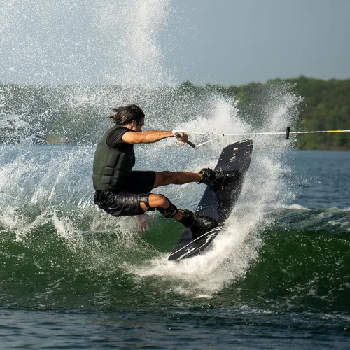 Vista 5 de Hyperlite Cryptic Wakeboard + Remix Bindings Wakeboard Paquete - Perfecto para ciclistas intermedios a avanzados
