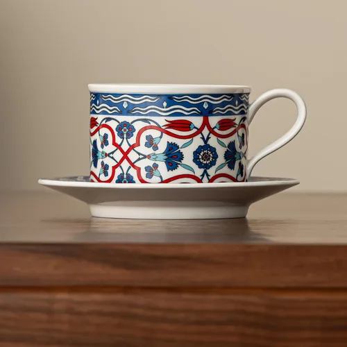 Vista 6 de Taza de café de cerámica con platillo, 8 onzas, taza de café de porcelana con margarita gris turco Iznik para oficina en casa, regalos para mujeres
