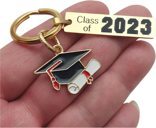 Vista 2 de Llavero de graduación grabado de oro con año de graduados