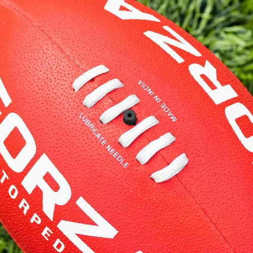 Vista 3 de FORZA Torpedo AFL - Balones de fútbol de entrenamiento Balones de fútbol australianos resistentes a la intemperie 100% cosido a mano