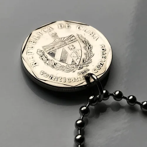 Vista 3 de 2008 Cuba 25 Centavo coin pendant Trinidad Sancti Spiritus Church of San Francisco de Asis Havana Camagüey Holguín Santa Clara Guantánamo Baracoa