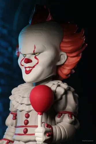 Vista 4 de NECA - ¿IT (2017)? Aldaba el cuerpo? Pennywise