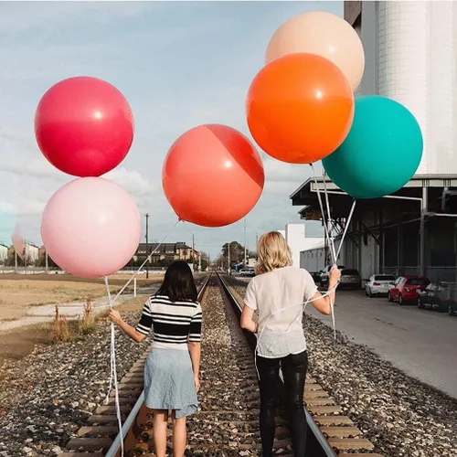 Vista 7 de IN-JOOYAA Globos redondos grandes de 36 pulgadas, paquete de 5 globos de látex gigantes de color rosa intenso para decoraciones de fiestas
