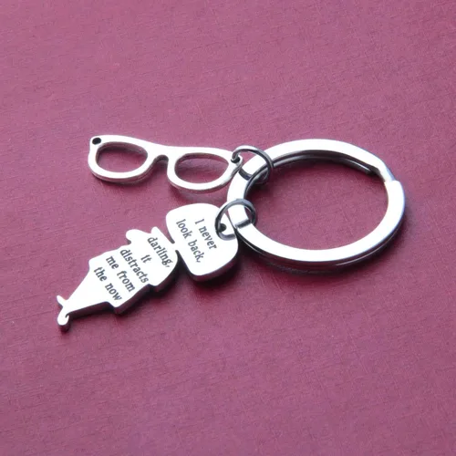 Vista 2 de Edna Mode Quote Keychain I Never Look Back Darling it distrae del ahora