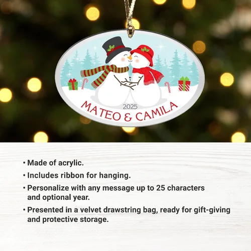 Vista 3 de Let's Make Memories Adorno Personalizado para la Primera Navidad de Parejas - Acrílico Ovalado Adorno Navideño 2025 Recuerdo - Decoración de Muñeco