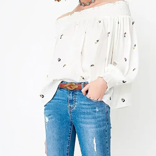 Vista 249 de Cinturón de cuero clásico con hebilla de metal para mujer con vestido de jeans