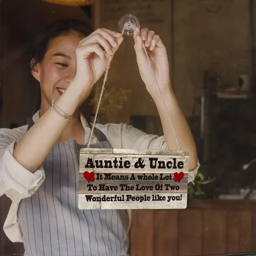 Vista 4 de Cartel familiar de regalo de casa de campo Auntie & Uncle it Means a Whole Lot To Have The Love Placa colgante de madera retro para decoración