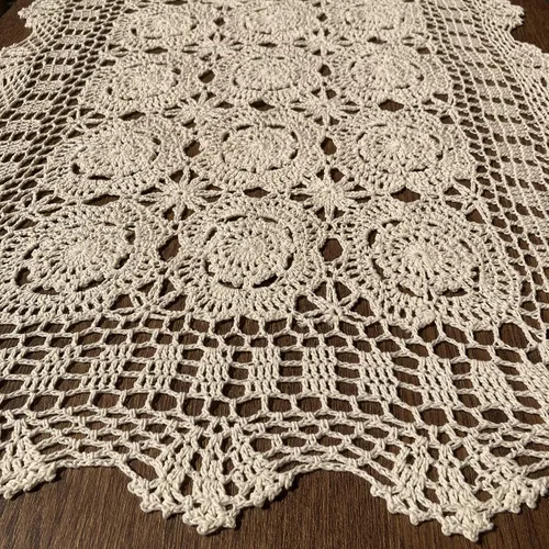 Vista 4 de Hsvanyr Mantel rectangular de algodón hecho a mano con encaje de ganchillo, 19 x 27 pulgadas, centros de mesa beige para comedor