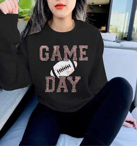 Vista 3 de FAYALEQ Sudadera de manga larga con diseño gráfico de fútbol para mujer, para el día del partido, para la temporada de fútbol