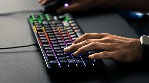 Vista 5 de Cherry Teclado mecánico MX RGB con interruptores MX Red Silent Gold-Crosspoint para mecanógrafos programadores creadores codificadores trabajo