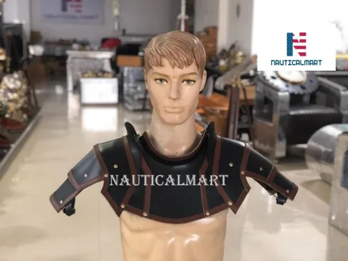 Vista 6 de NauticalMart Hombreras de cuero Armor con protector de cuello (negro, grande)