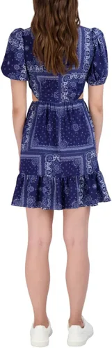 Vista 3 de BCBGeneration Vestido ajustado y acampanado para mujer, manga corta abombada, cuello cuadrado recortado