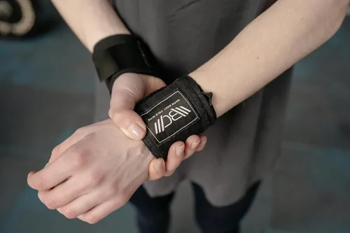Vista 6 de WARM BODY COLD MIND - Premium Cotton Weight Lifting Wrist Wraps for Cross Training, Powerlifting, Deadlift, Weightlifting, Gym, Wrist Straps