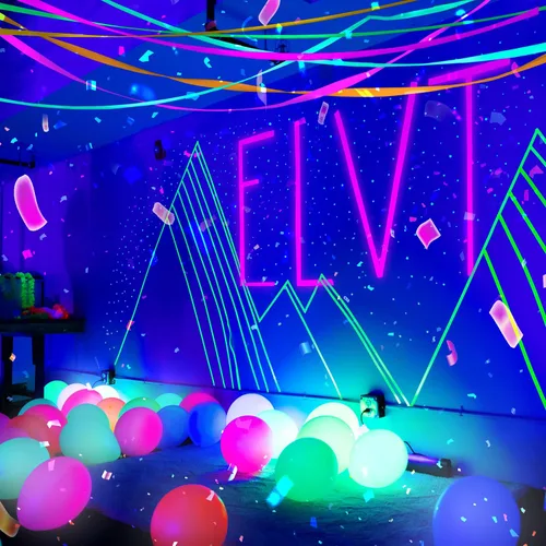 Vista 5 de Glow King Serpentinas de luz negra, paquete de 8 rollos fluorescentes de 100 pies, papel crepé neón reactivo a los rayos UV de alta calidad, regalo