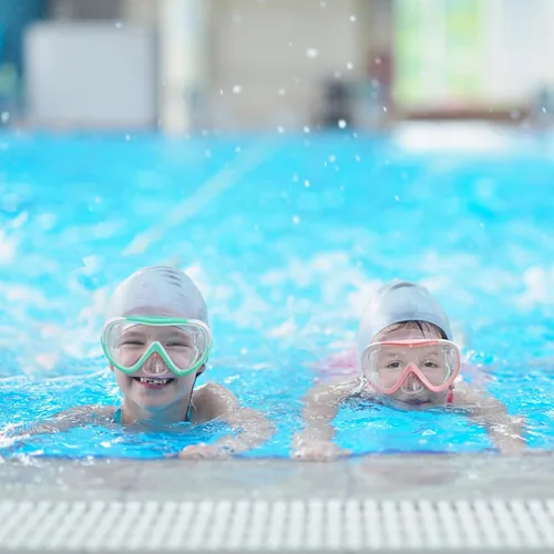 Vista 7 de Máscara de natación para niños, gafas de natación para niños de 180° antivaho, a prueba de fugas, con cubierta de nariz y correa de tela para edades