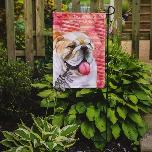 Vista 2 de Caroline's Treasures BB9726GF - Bandera de jardín con diseño de bulldog inglés y amor, bandera roja para buzón, bandera decorativa para patio