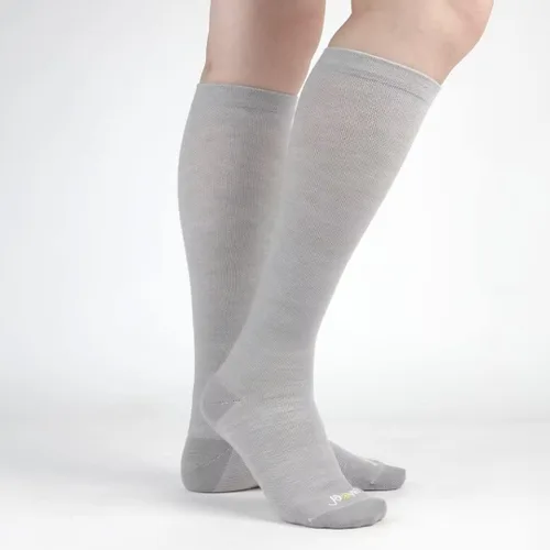 Vista 4 de JAVIE - Calcetines de compresión ligeros de lana merina, cómodos, graduados, de 15 a 20 mmHg, medias altas hasta la rodilla para mujeres y hombres