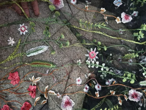 Vista 3 de Tela de encaje de 51 pulgadas de ancho, exquisita tela de encaje con bordado de flores florales para manualidades, vestidos de boda, decoración