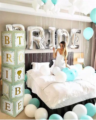 Vista 2 de 101 piezas de decoración de despedida de soltera de vegetación, cajas de globos doradas, bloques con BRIDE TO BE + GROOM + letras A - Z y 40 globos