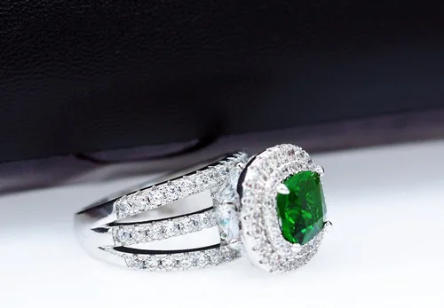 Vista 3 de Uloveido Anillo de cóctel grande con halo de imitación de esmeralda con cristal verde para mujer, fiesta, aniversario, RJ213, Cristal Metal