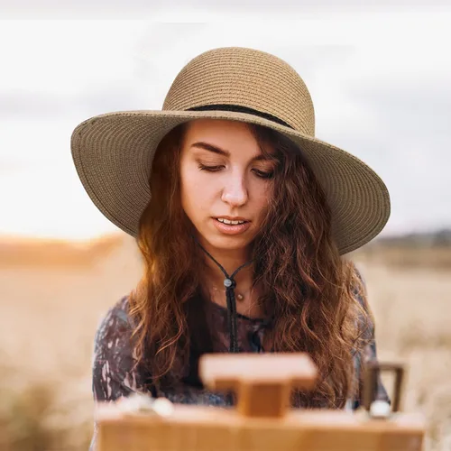 Vista 4 de Sombrero de sol para mujer, de ala ancha, plegable, para playa, protección UV, sombrero de paja de verano con cordón de viento