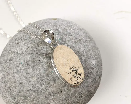 Vista 5 de Dendritic Agate pendant, Leaf jasper pendant, Scenic yellow dendritic agate, Oval rough stone pendant, Desert storm pendant, Natural stone
