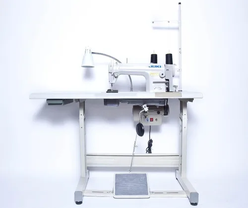 Vista 3 de Máquina de coser de puntada recta industrial Juki DDL-8700-H, mesa K.D & Servo Motor para bricolaje