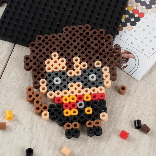 Vista 3 de Perler 80-53517 El mundo mágico de Harry Potter en estilo Chibi - Kit de cuentas fundibles, multicolor, 227 piezas