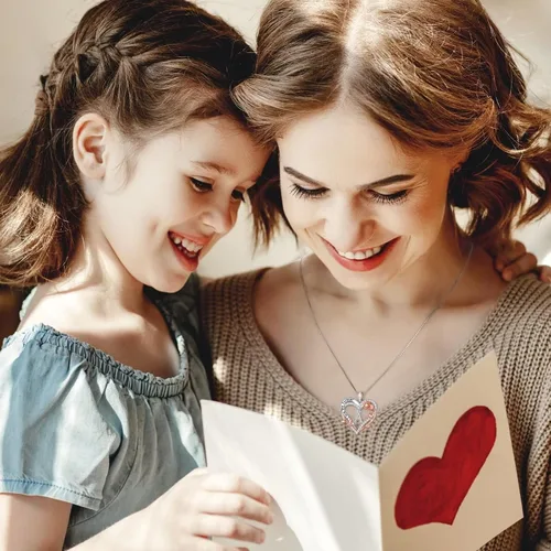 Vista 4 de Iefil Regalos para el día de la madre, collar de plata de ley 925 con inicial de corazón rosa para mujer, collar con dije de letra de corazón