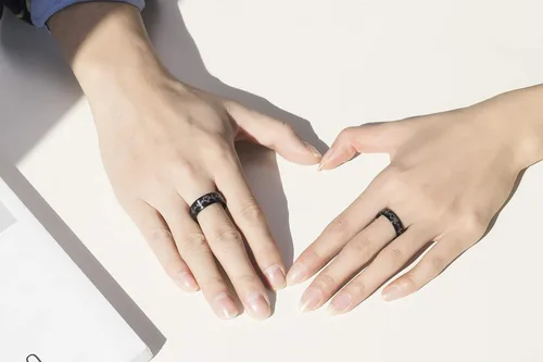 Vista 4 de Lavumo - Anillos de acero inoxidable a juego para promesa de boda de parejas diseño con grabado de latidos del corazón y leyenda I love you ajuste