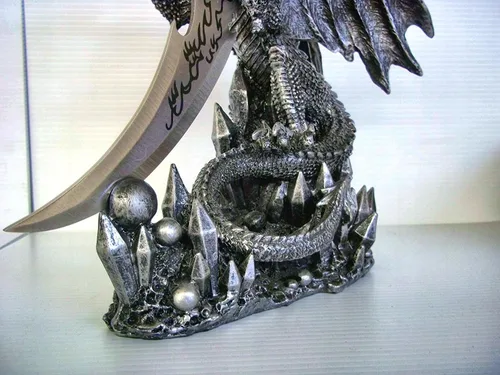 Vista 2 de Estatua grande de la daga del cuchillo del dragón gótico negro