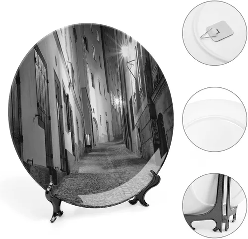 Vista 4 de Platos de cerámica, platos de cerámica decorativos en blanco y negro, callejón europeo oscuro por la noche, calle vacía, 6 pulgadas, para comedor