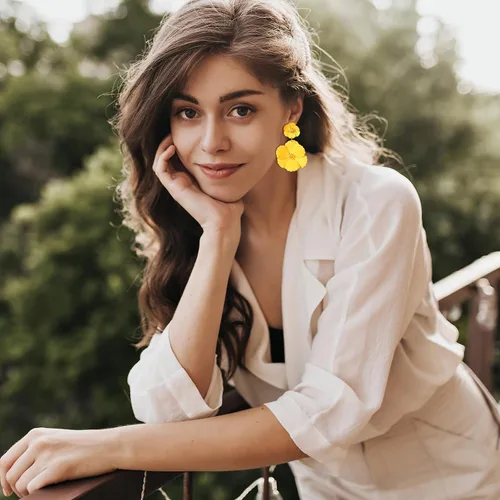 Vista 5 de Aretes de flores de playa de verano para mujeres y niñas, aretes colgantes de doble flor bohemios, aretes colgantes de pétalos florales en capas