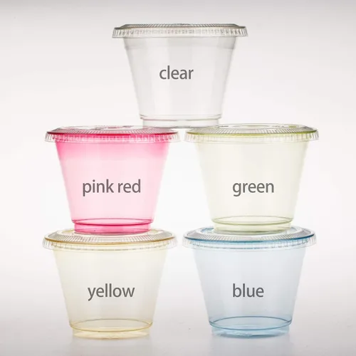 Vista 2 de Golden Apple, 50 juegos de vasos de plástico azul de 9 onzas con tapas planas transparentes sin agujero.. Tazas azules y tapas planas
