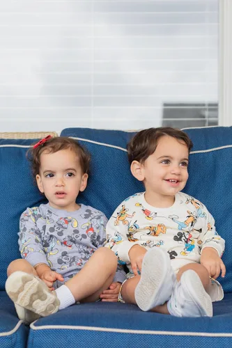 Vista 2 de Disney Mickey Mouse Winnie the Pooh Lion King Goofy Donald Duck Simba - Sudadera y pantalones cortos de felpa francesa para recién nacidos a niños