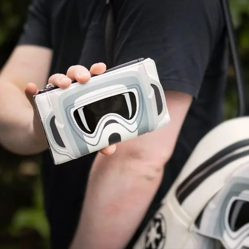 Vista 2 de Loungefly Star Wars Scout Trooper Collection Wallet, exclusiva de Tienda